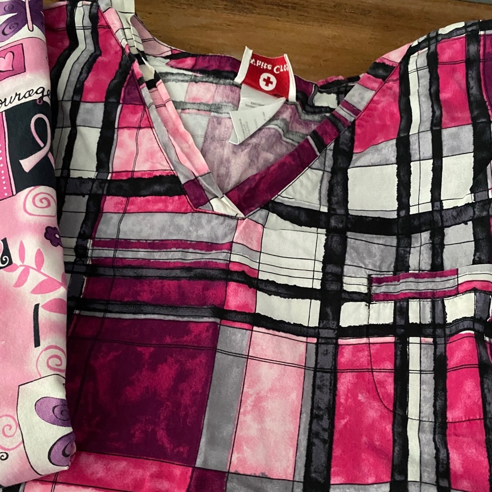 Scrub Tops (bundle) - Picture 3 of 5